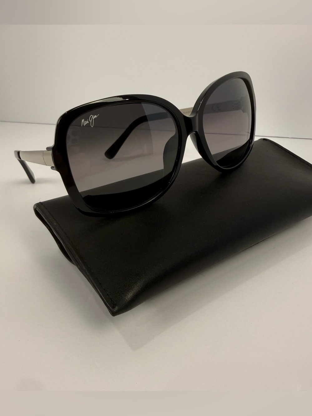 Maui Jim Melika Black Gradient Polarized Lens Sunglasses with Gold Arm 760-02 58